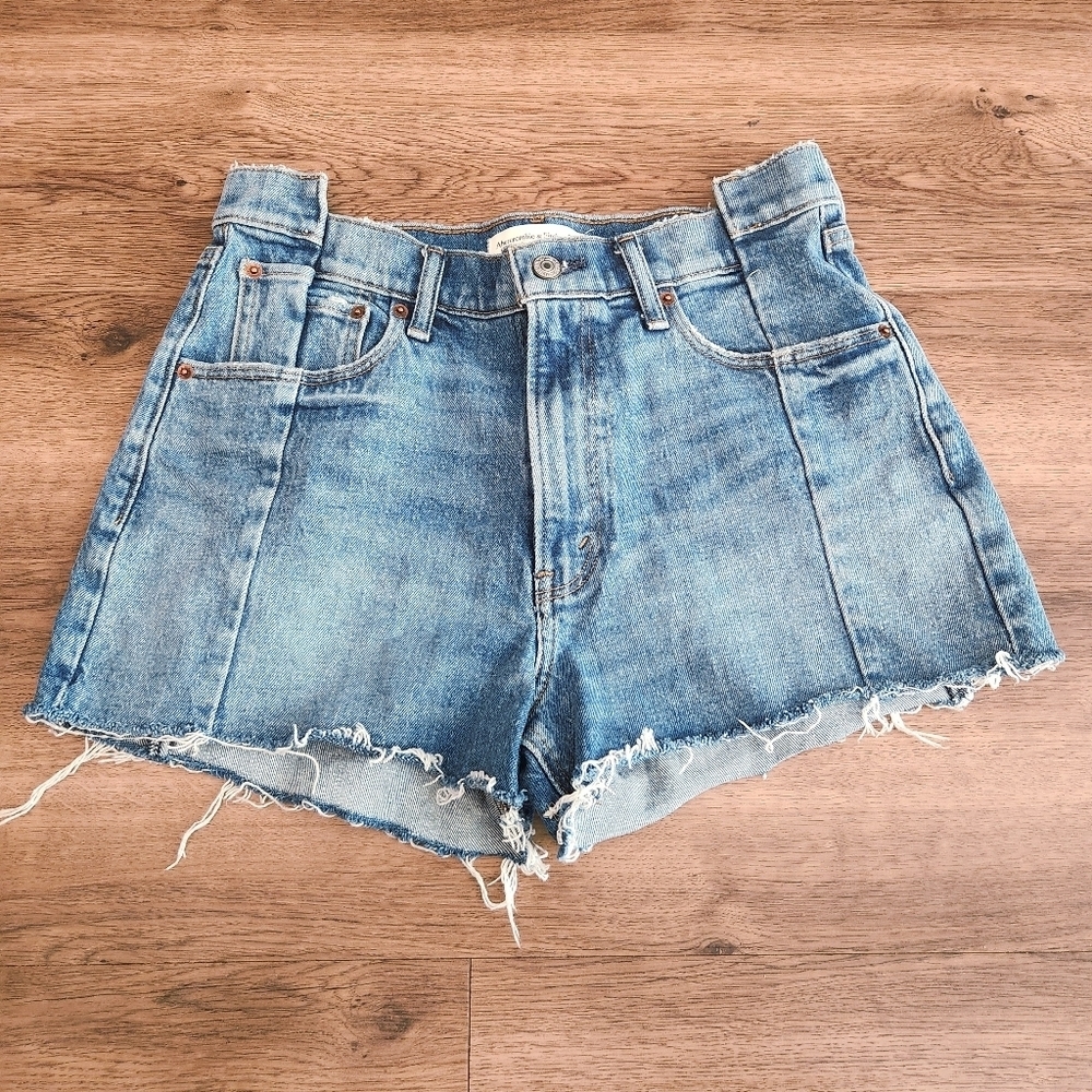 Abercrombie & Fitch The Mom Shorts Size 28 / 6